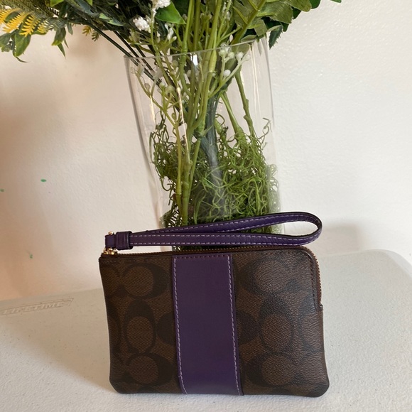 Coach Handbags - COACH Vintage PVC Wristlet wallet